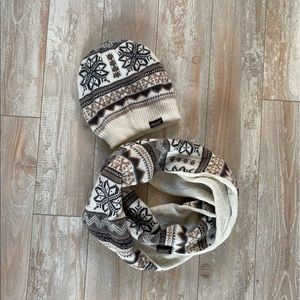 Muk Luks Hat & infinity Scarf 🧣